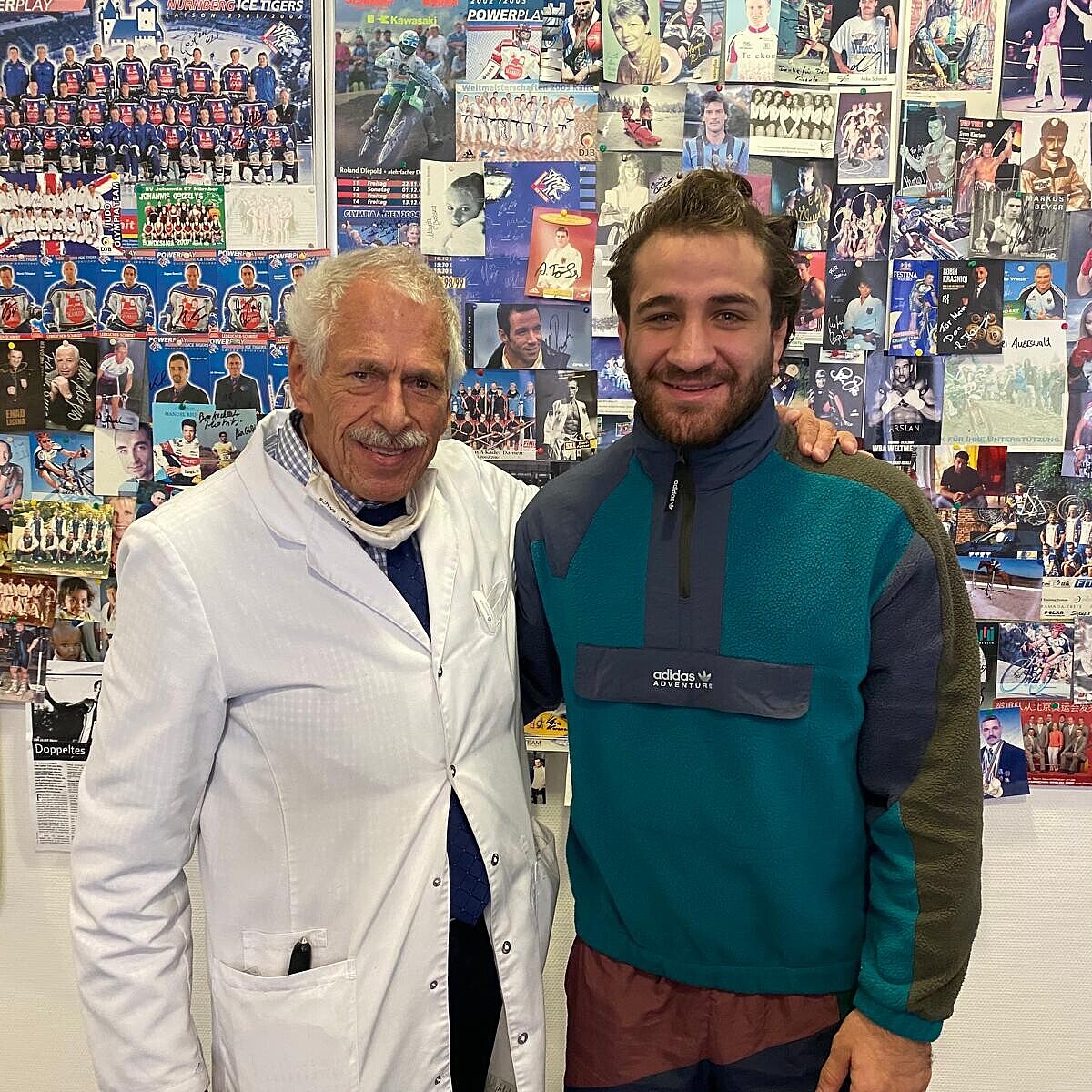 Auf seinem Weg zum Olympiasieg bei den OS Paris 2024 konsultierte H.Haydarov (AZE) auch Dr. Albert Güßbacher in dessen Praxis im Medic Center CNO Orthopädie und bat um seinen Ratschlag.